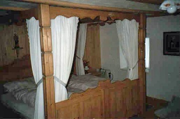 Bild "Ausstattung:himmelbett.JPG"